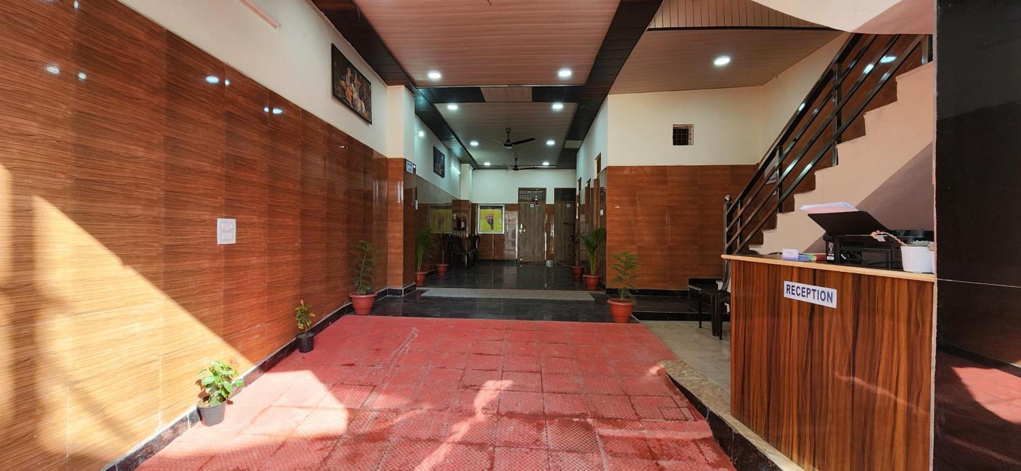Shree Radha Rani Dham, Near Iskcon And Prem Mandir Hotell Vrindāvan Eksteriør bilde