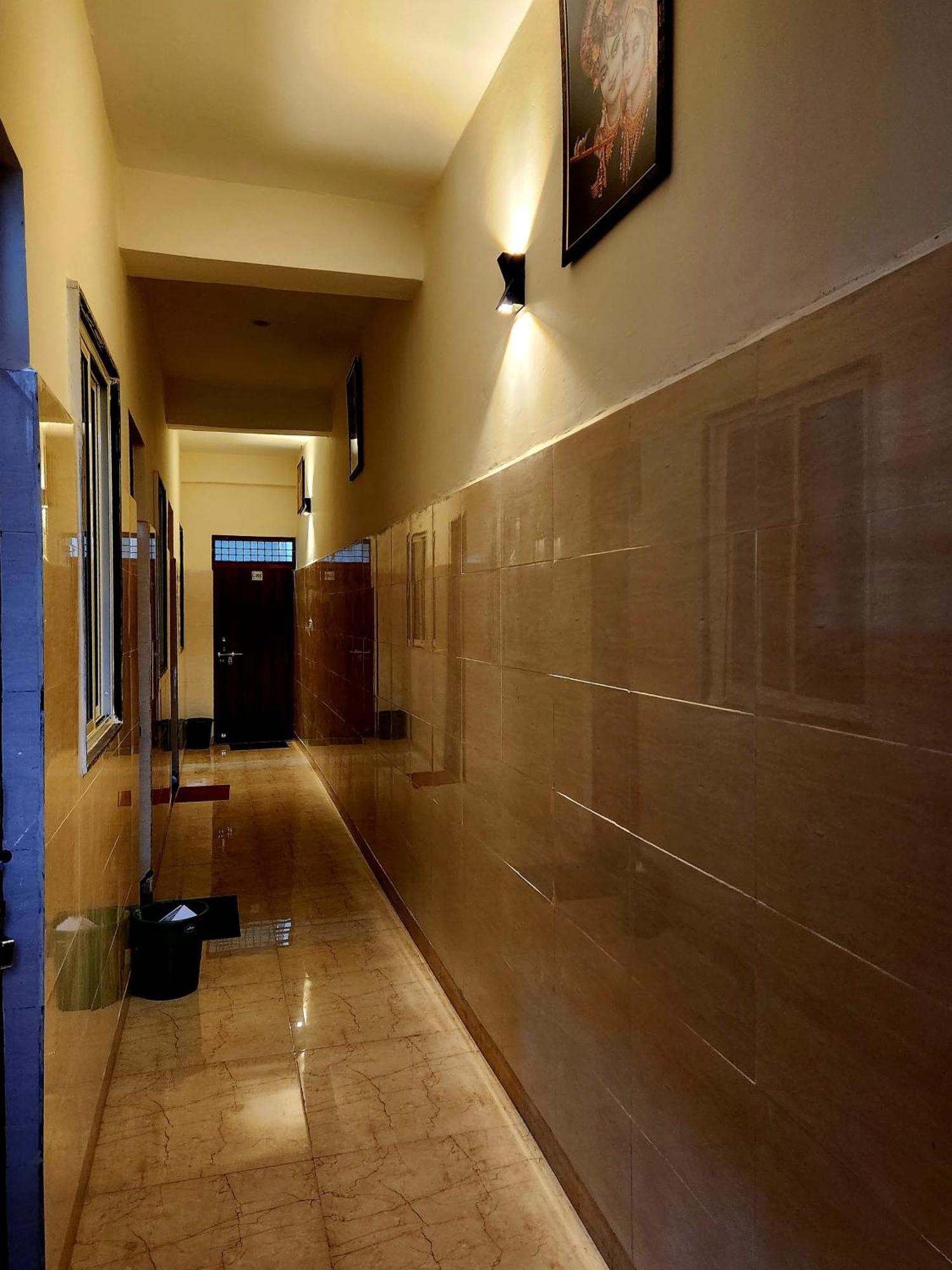 Shree Radha Rani Dham, Near Iskcon And Prem Mandir Hotell Vrindāvan Eksteriør bilde